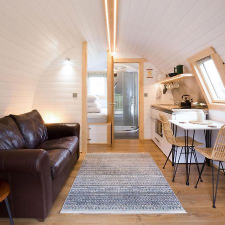 Spectacular Mountain View Ecopod Villa Newtonmore Exteriör bild