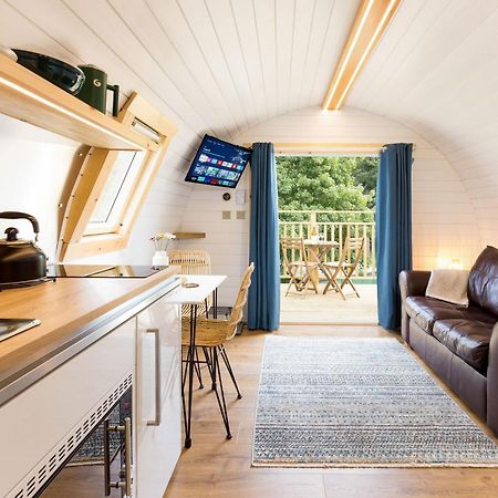 Spectacular Mountain View Ecopod Villa Newtonmore Exteriör bild