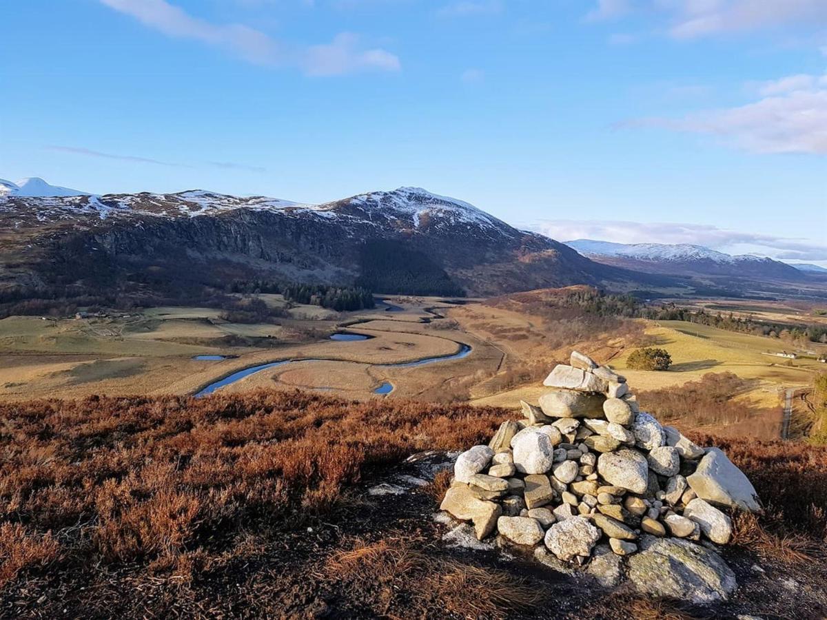 Spectacular Mountain View Ecopod Villa Newtonmore Exteriör bild