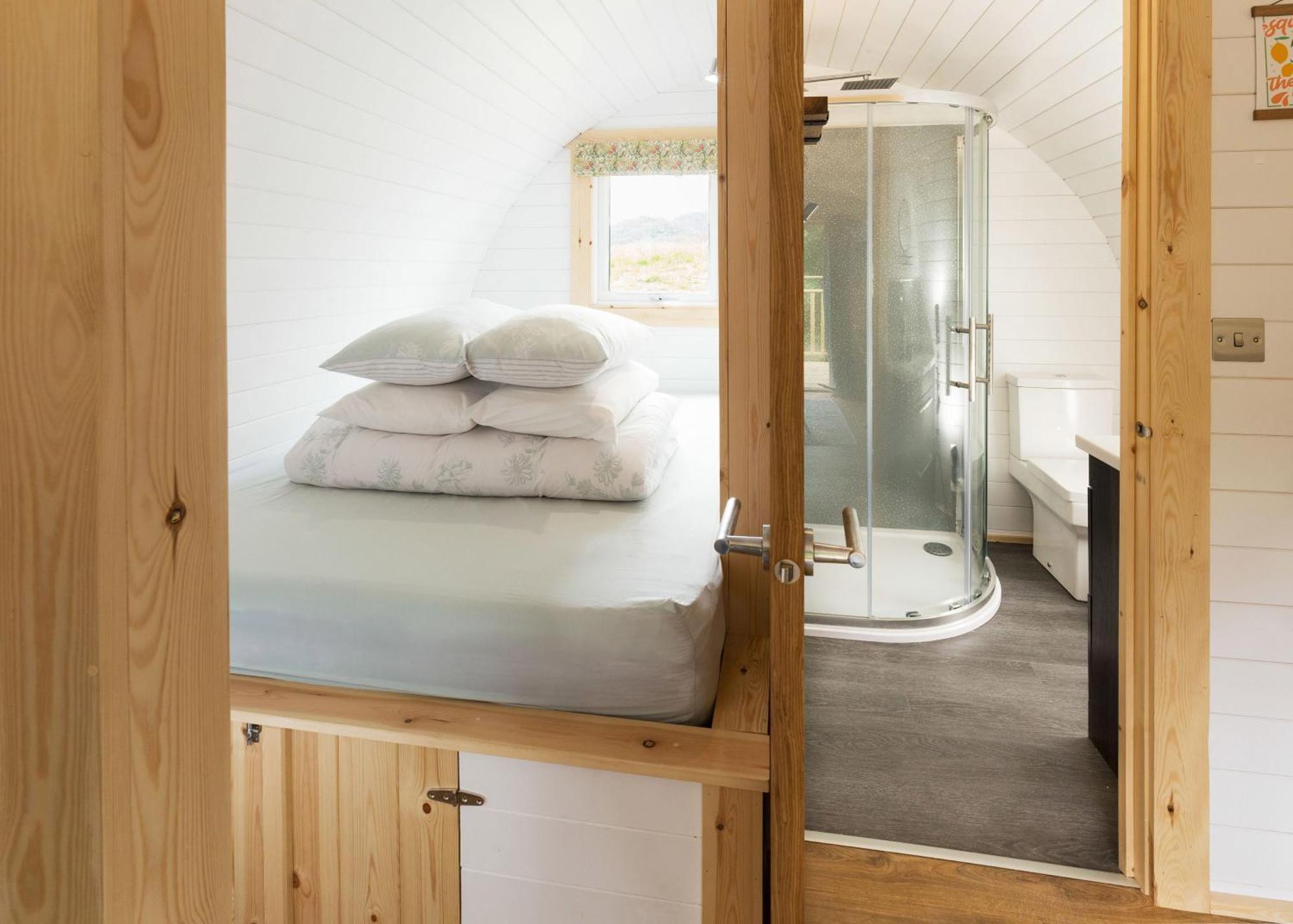 Spectacular Mountain View Ecopod Villa Newtonmore Exteriör bild
