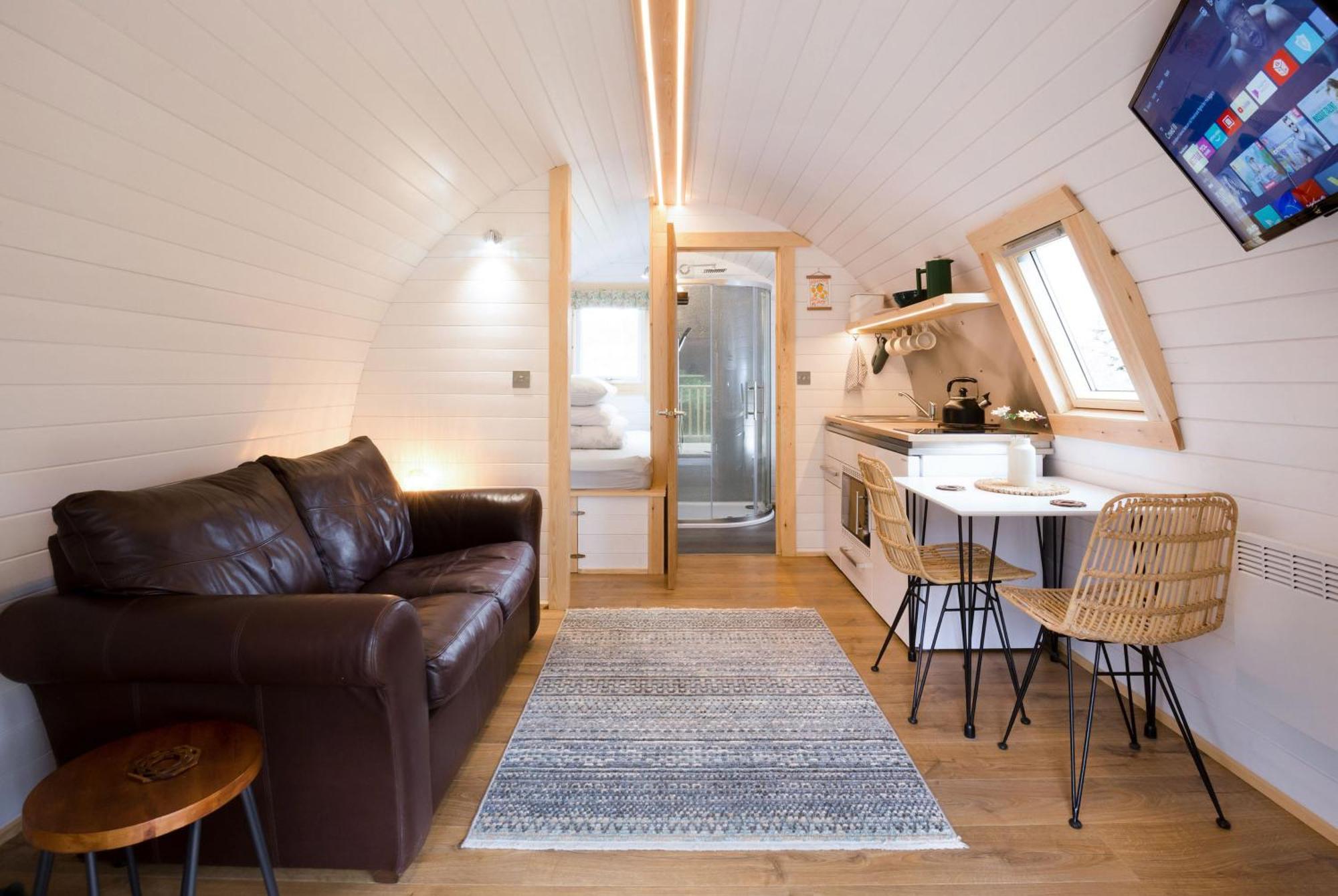 Spectacular Mountain View Ecopod Villa Newtonmore Exteriör bild