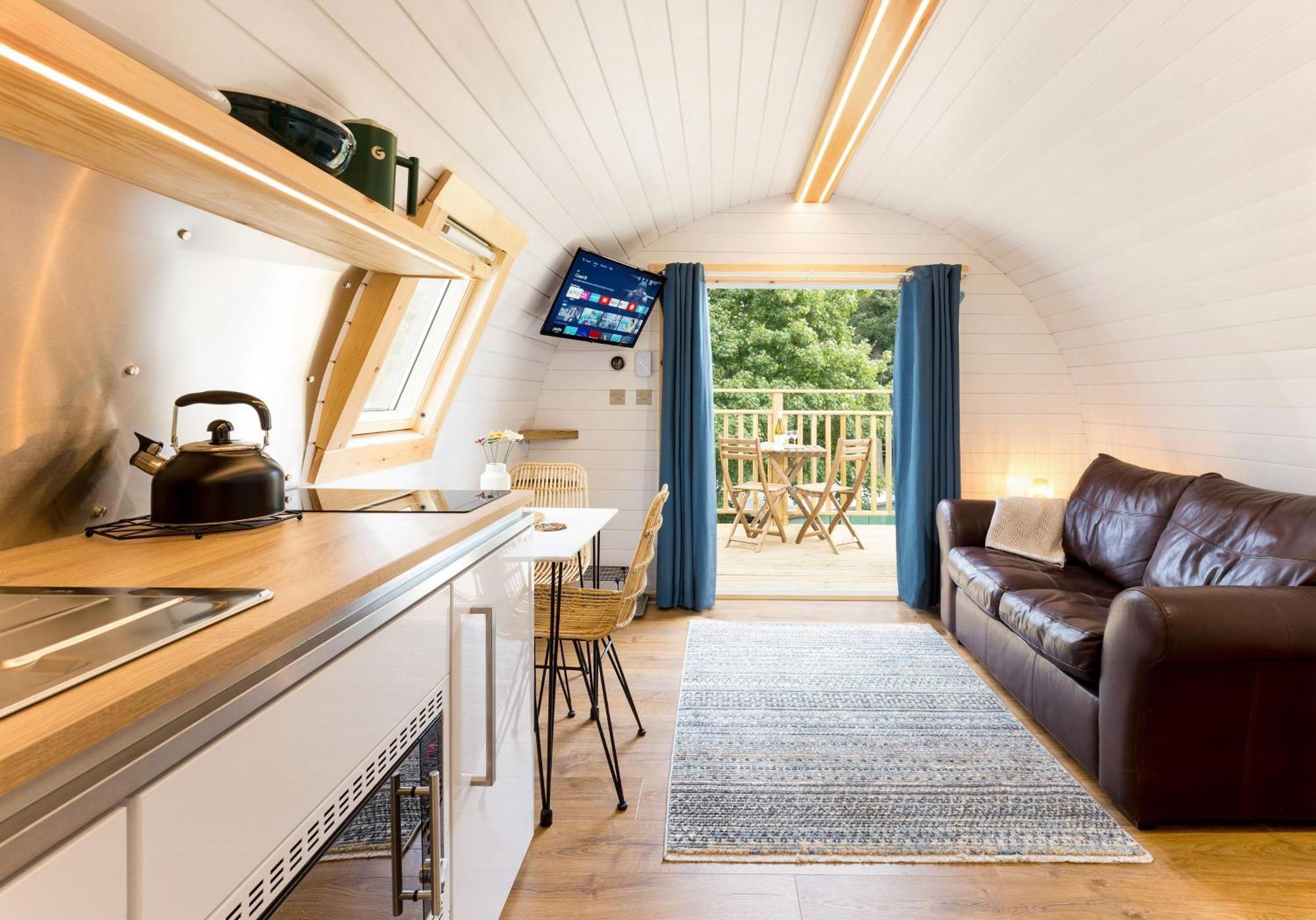 Spectacular Mountain View Ecopod Villa Newtonmore Exteriör bild