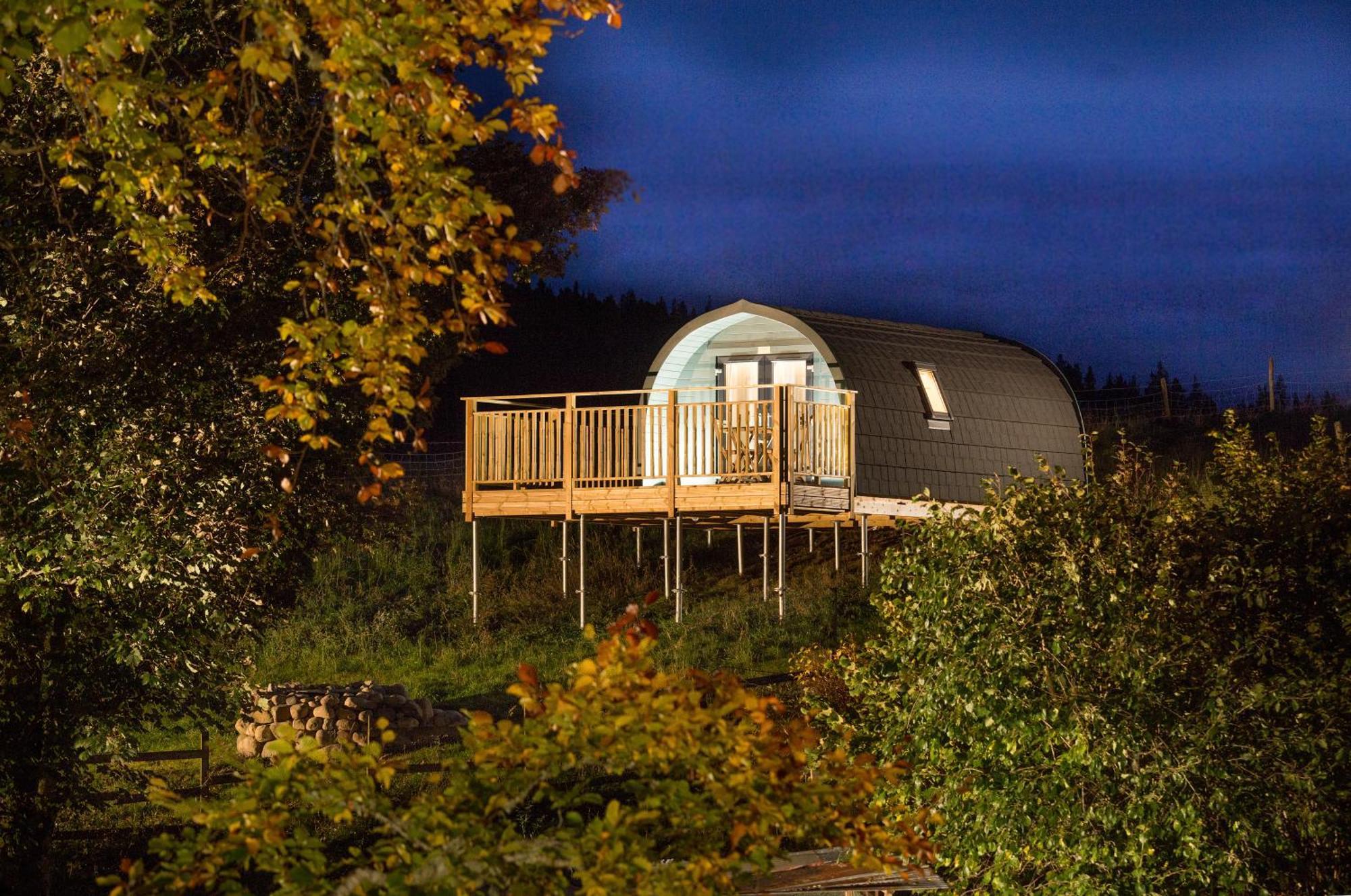Spectacular Mountain View Ecopod Villa Newtonmore Exteriör bild